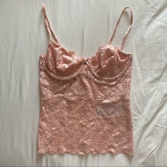🚨 NWT 🚨 Guess Lace Top - Picture 1 of 7